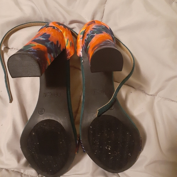 4* heels - Picture 4 of 4